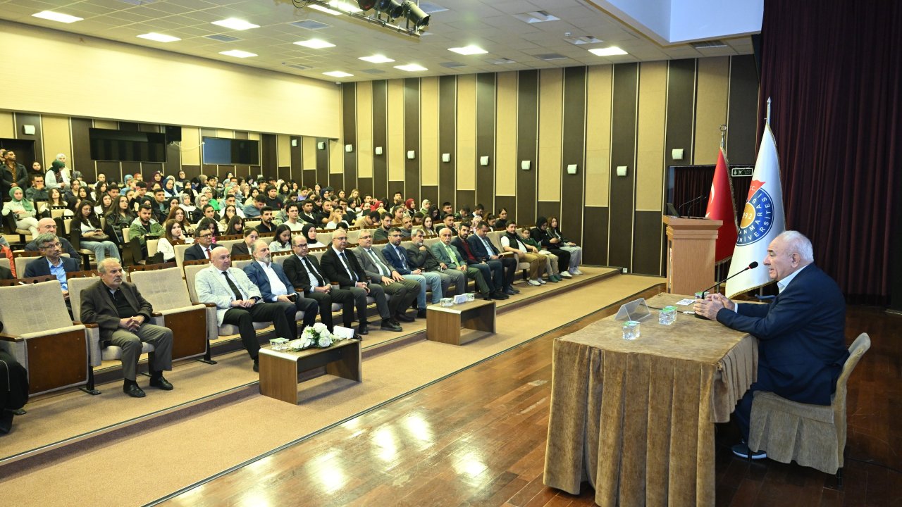 Vehbi Vakkasoğlu KSÜ’de “İrfan Geleceğimizin Bilinmeyenleri” Konulu Konferans Verdi