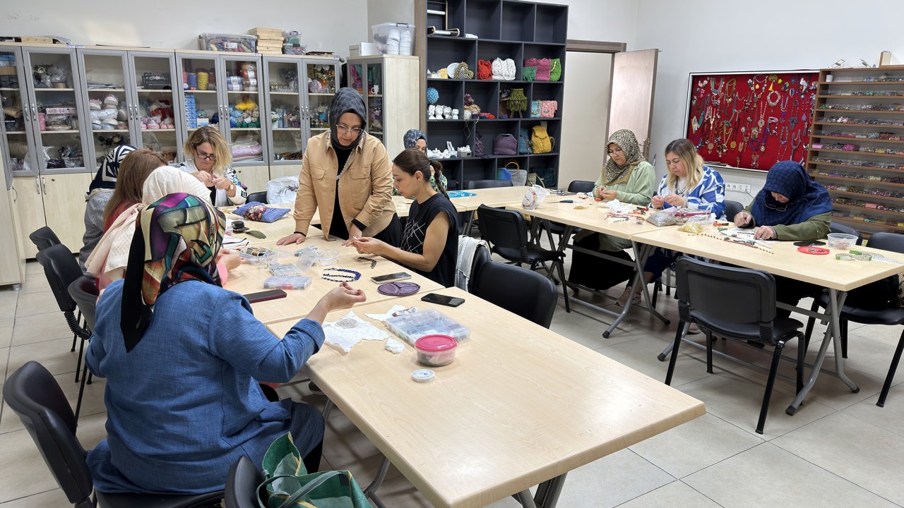 KAMEK’in Takı Tasarım Kursunda Hobiler Mesleğe Dönüşüyor!