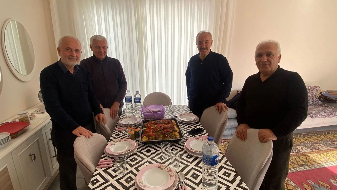 Dünya ev arkadaşları günü için 42 yıllık dostlardan öneri!