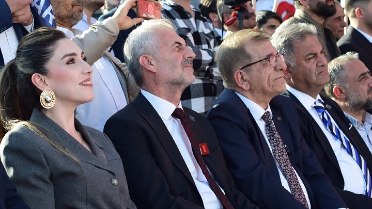 Anahtar Parti'de Kahramanmaraş'ta Tarihi Katılım: Dört Parti Yönetimi Toplu Geçiş Yaptı