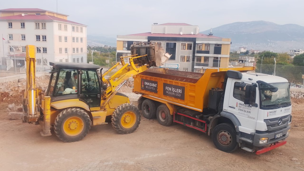 Onikişubat Belediyesi’nden aynı anda 17 farklı kırsal mahalleye ulaşım yatırımı!