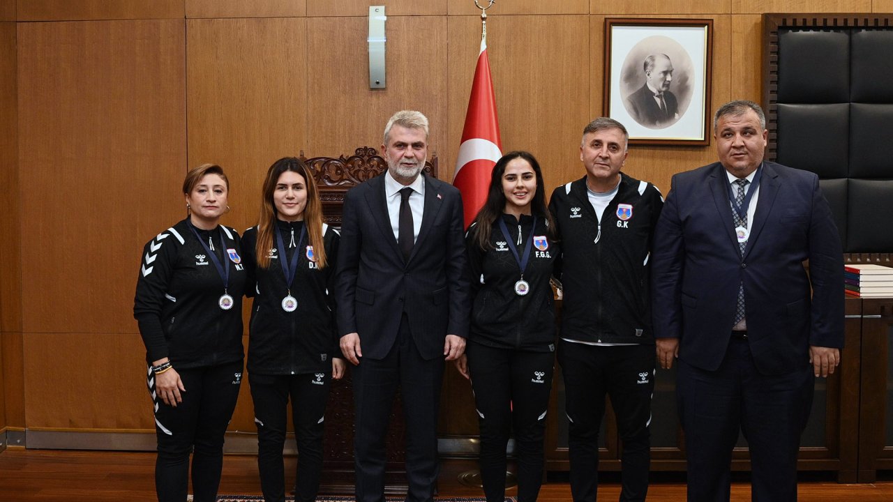 Başkan Görgel, Avrupa’ya Damga Vuran Büyükşehir’in Kadın Goalball Takımını Ağırladı!