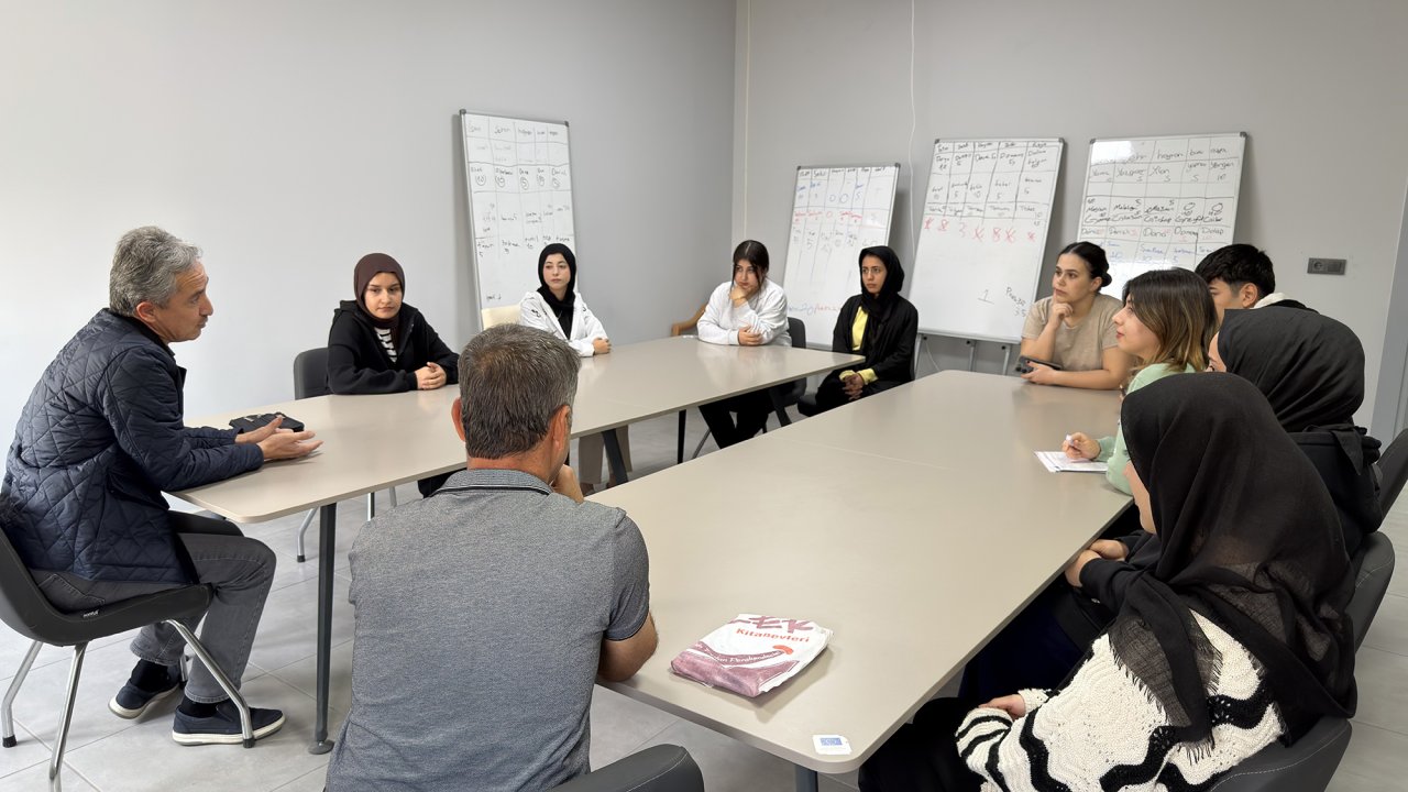 Büyükşehir’in Gençlik Merkezinde Hem Ders Çalışma Hem Sosyalleşme İmkânı!