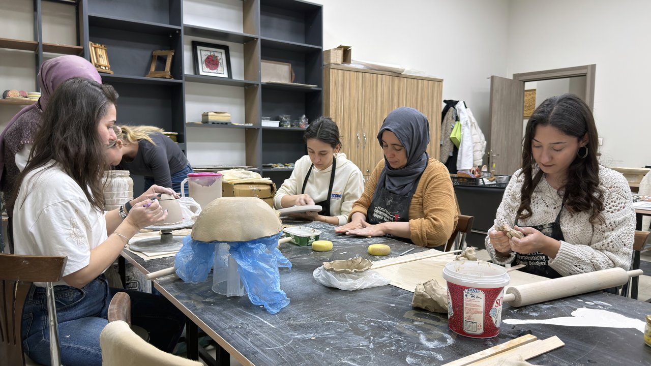 Kursiyerler KAMEK’in Seramik Atölyesinde Kendi Sanat Eserlerini Üretiyor!