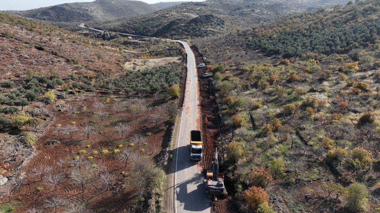 Türkoğlu Kırsalında Grup Yolunun Ulaşımı İyileştiriliyor!