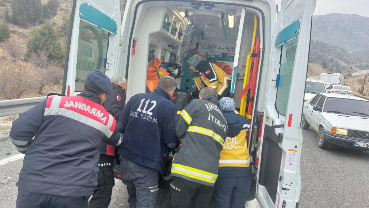 Kahramanmaraş’ta hafif ticari araç ile otomobil çarpıştı: 2 yaralı