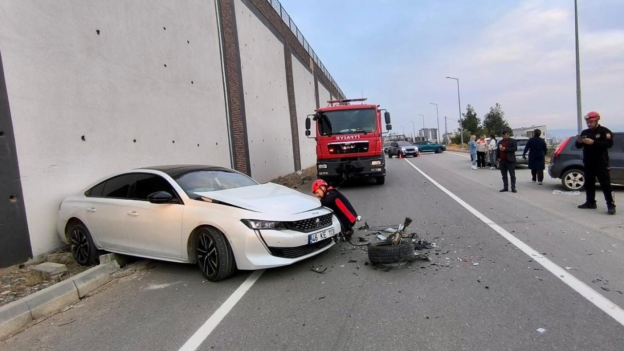 Kahramanmaraş’ta iki otomobil çarpıştı! 1’i ağır 2 yaralı