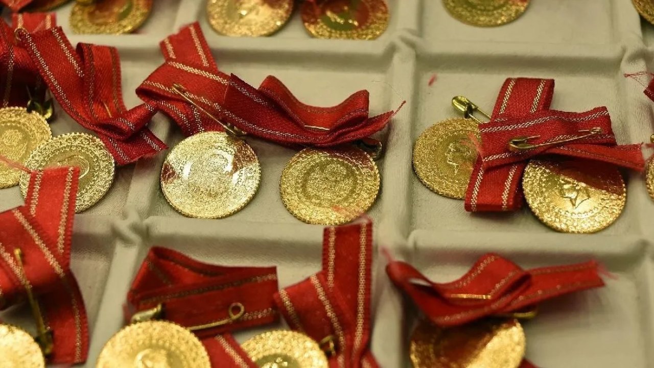 ALTIN FİYATLARI 6 ARALIK: Gram, Çeyrek, Yarım, Tam ve Cumhuriyet Altını Ne Kadar Oldu?