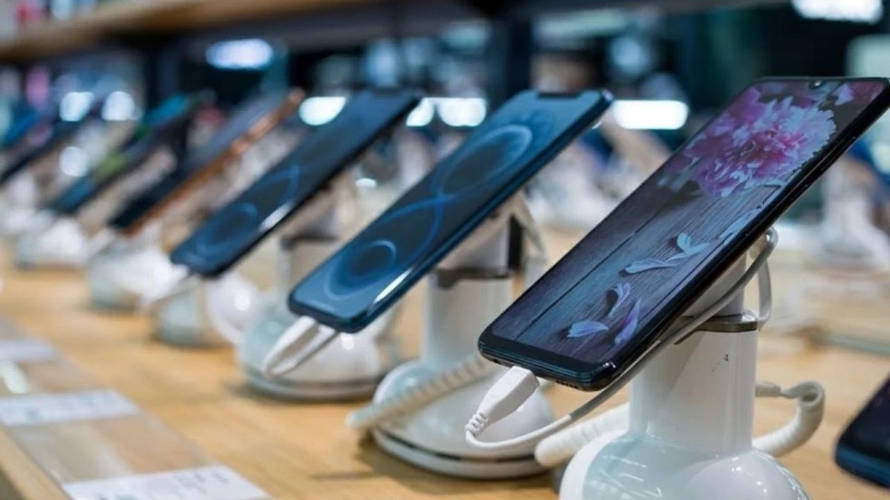 Öğrenciye ÖTV’siz Telefon Düzenlemesi Meclis’ten Geçti mi? Şartlar Neler, Hangi Modellerde Geçerli?