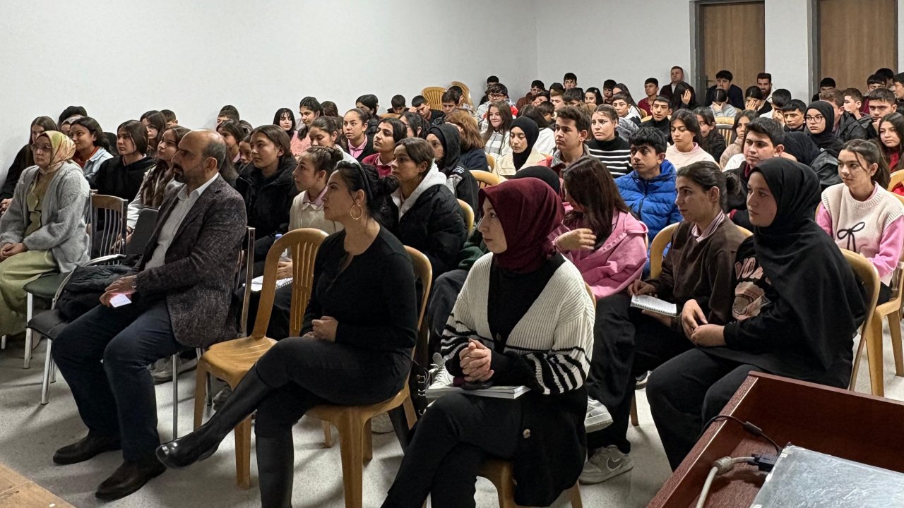 Kahramanmaraş Büyükşehir’in Kültür Sanat Yolculuğu Çağlayancerit’te Devam Ediyor!