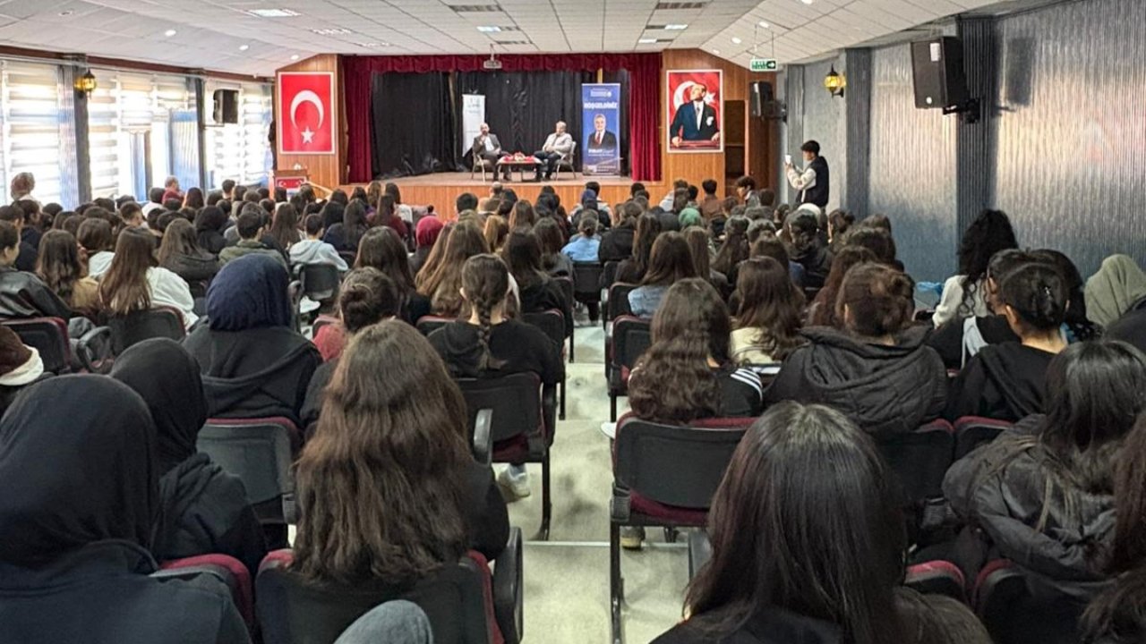 Yazar Mustafa Köneçoğlu, Andırın’da Öğrencilerle Buluştu!