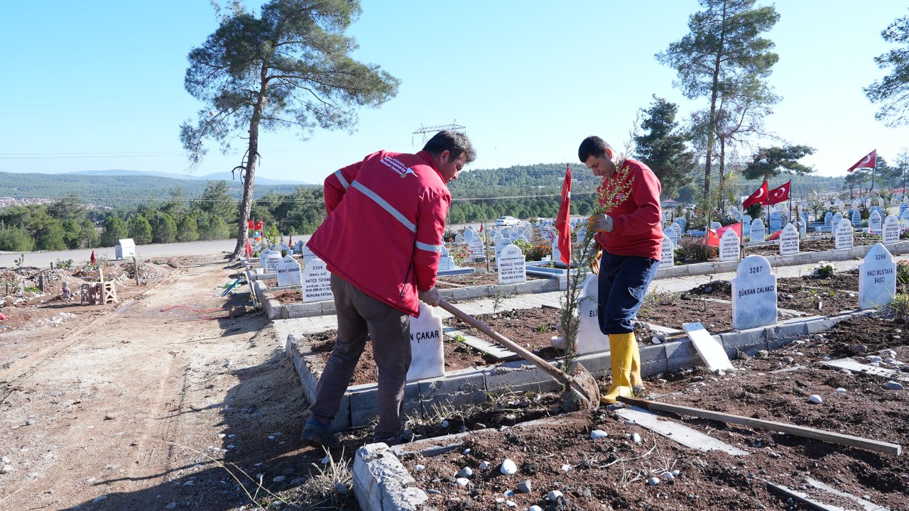 Kahramanmaraş’ta Mezarlıklarda Bakım ve Düzenleme Çalışması!