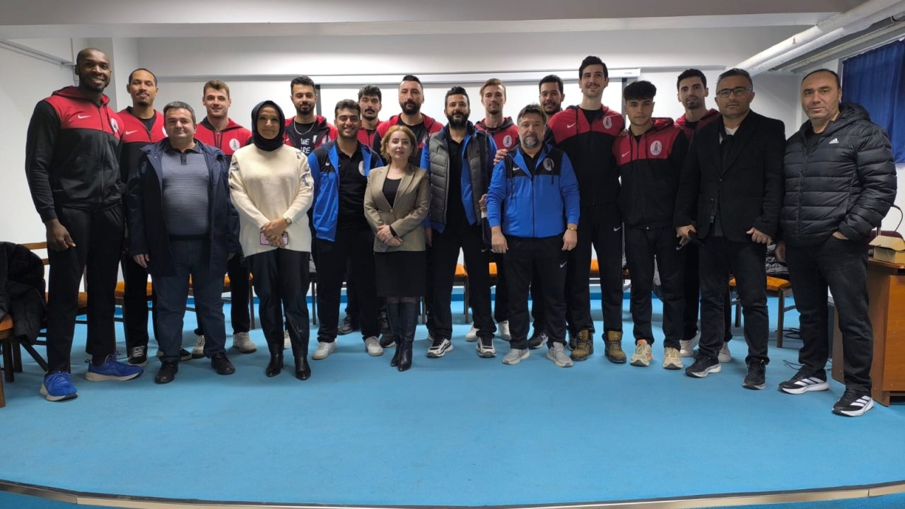 Onikişubat Belediyespor Voleybol Takımı Kahramanmaraşlı Gençlere İlham Kaynağı Oluyor!