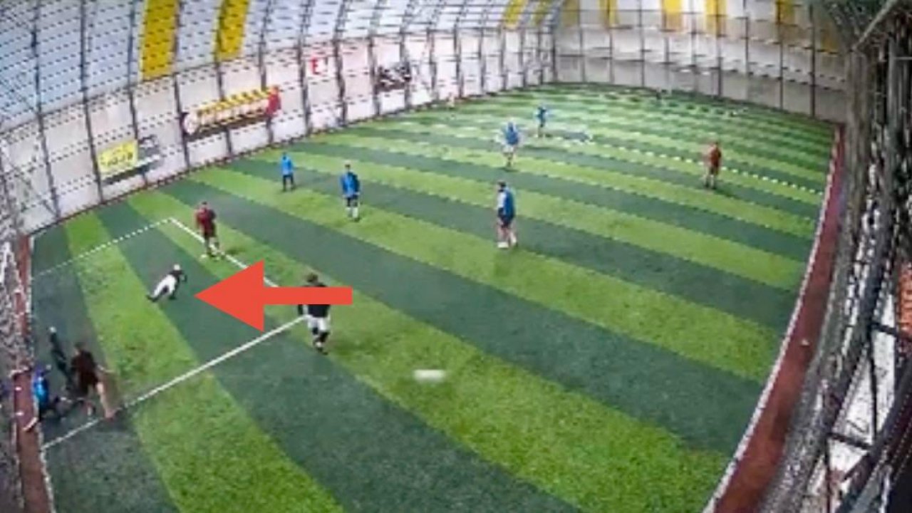 Kahramanmaraş’ta halı sahada kalp krizi geçiren kişi hayatını kaybetti!