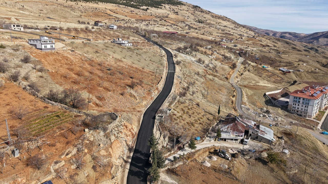 Kahramanmaraş’ta Daz Yoluna Sıcak Asfalt