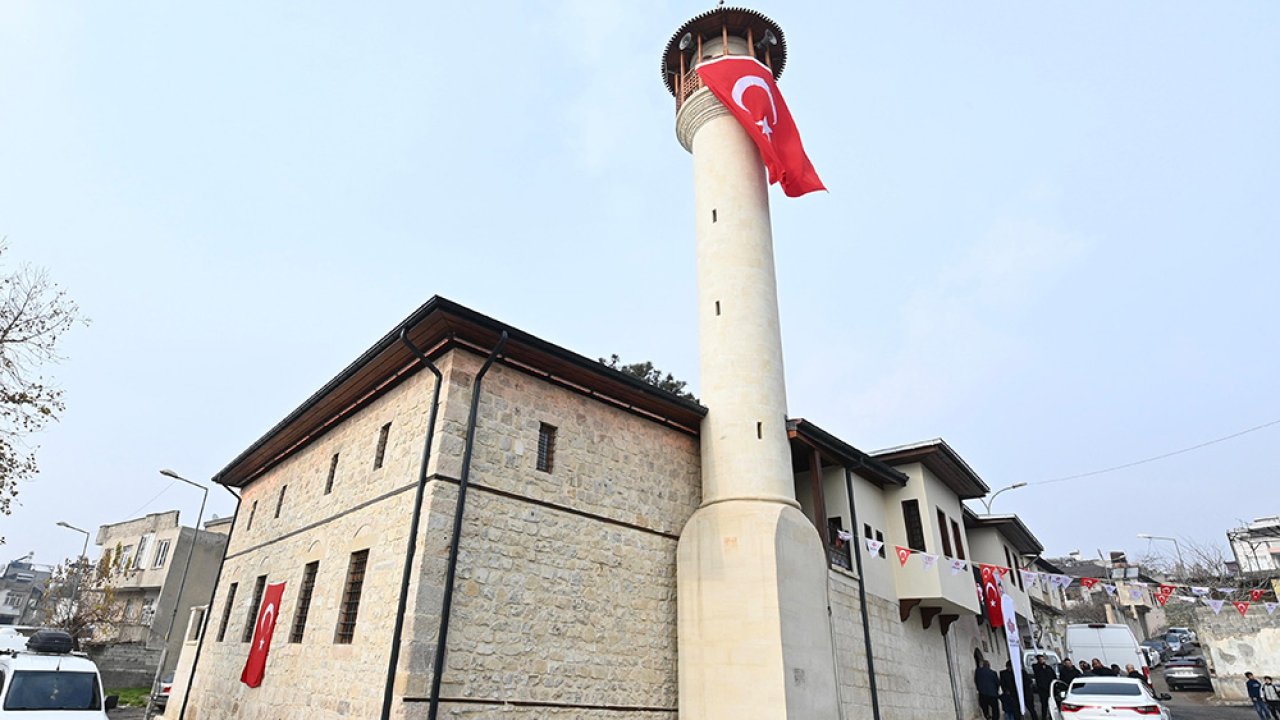 Kahramanmaraş’ta Depremde Ağır Hasar Alan Duraklı Camii, Yeniden İbadete Açıldı