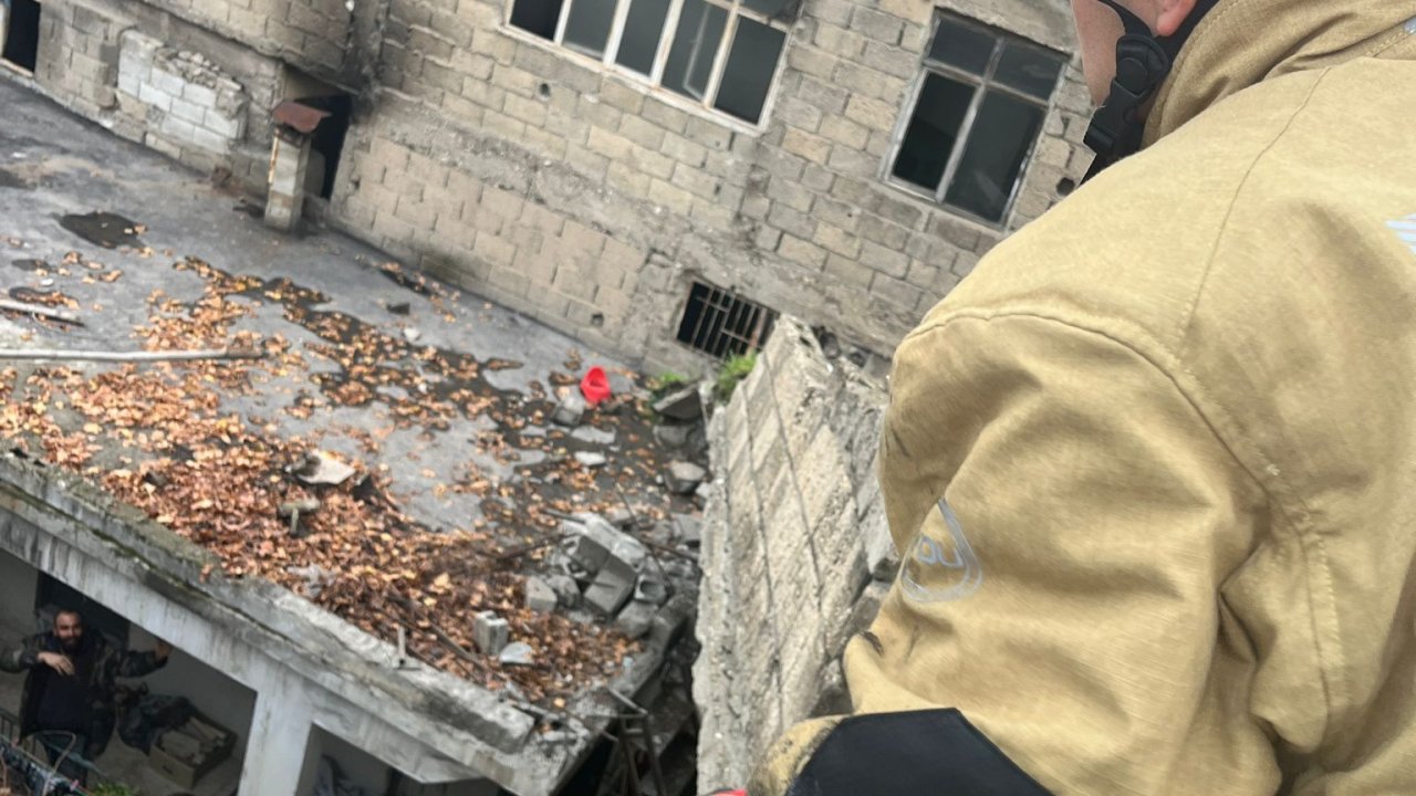 Kahramanmaraş’ta metruk bina çöktü!