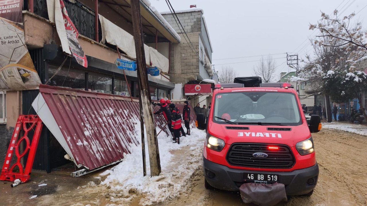 Kahramanmaraş’ta Karın Ağırlığına dayanamadı çöktü!