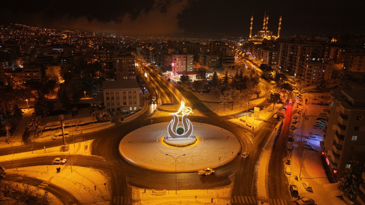 Kahramanmaraş Büyükşehir, Karla Mücadelede 7/24 Sahada!