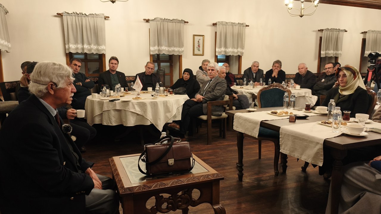 Yazar Gürlek, Edebiyat Aşıklarını Kültür Yolculuğuna Çıkardı