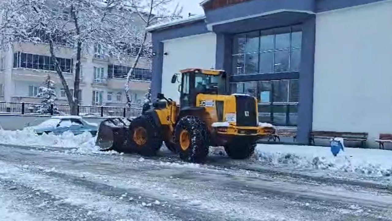 Kahramanmaraş Büyükşehir, Şehirde Kar Mesaisini Sürdürüyor!