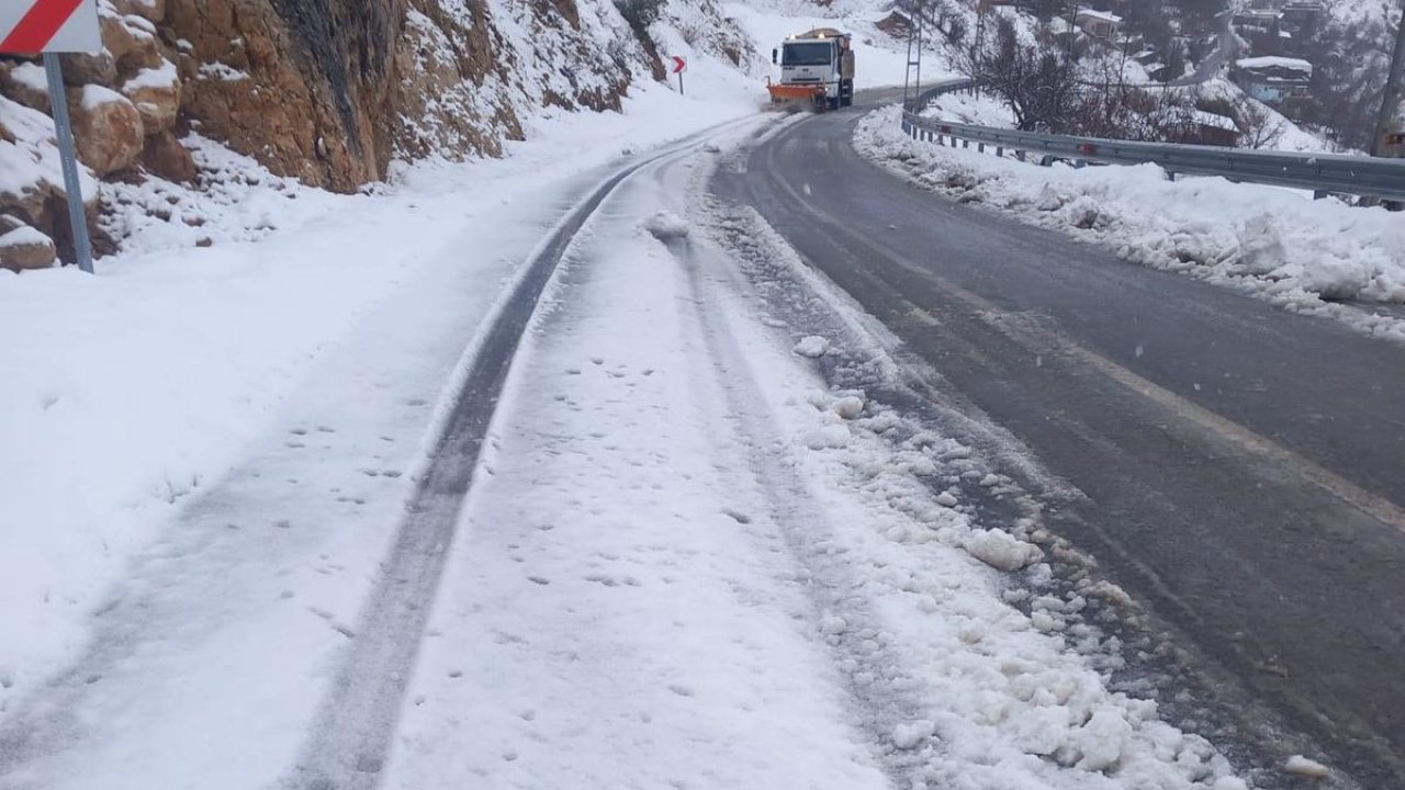 Büyükşehir, Şehrin Dört Bir Yanında Kar Mesaisini Sürdürüyor!