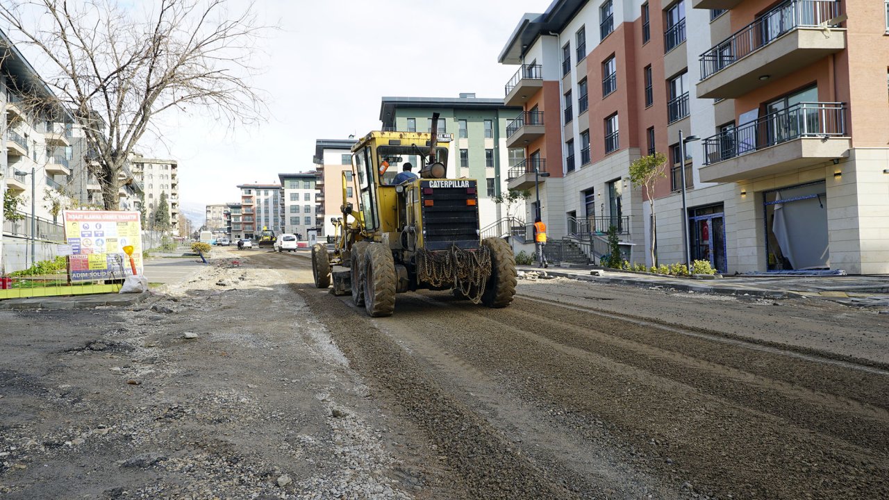 Büyükşehir’den Yağış Sonrası Yollardaki Bozulmalara Hızlı Müdahale!