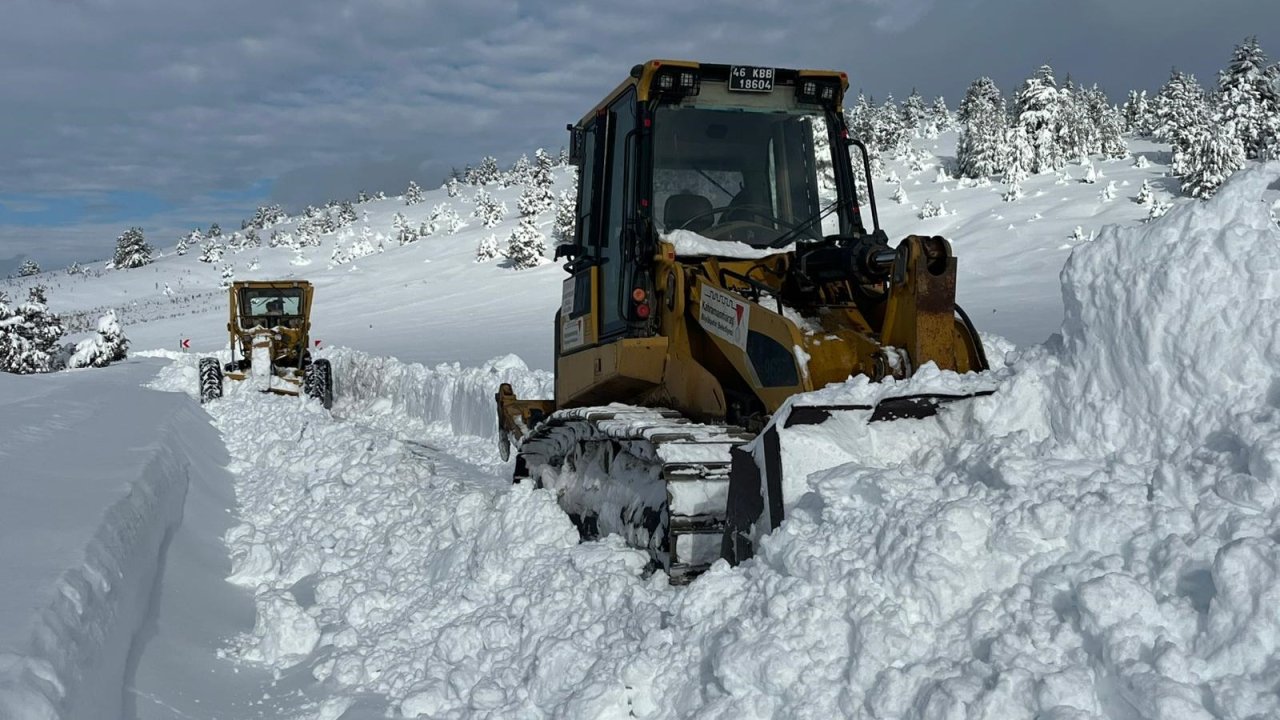 Kahramanmaraş Büyükşehir, Kırsalda Karla Mücadelesini Kesintisiz Sürdürüyor