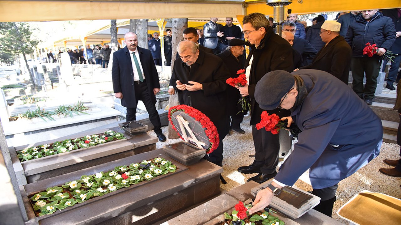 Sani Konukoğlu, Mezarı Başında Anıldı!