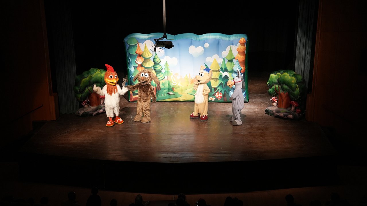 Çocuklar Büyükşehir’in Tiyatrosuyla eğlendi!