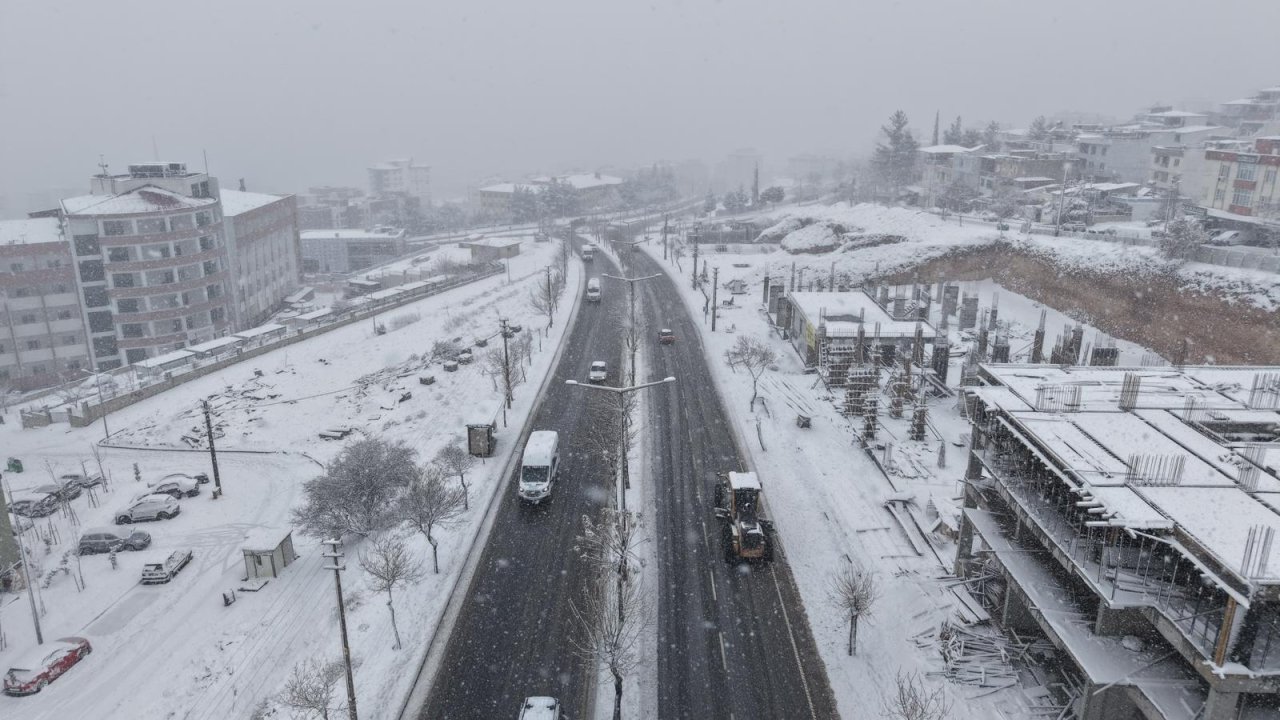 Kahramanmaraş Büyükşehir’den Kar Yağışı Sonrası Arterlere Anında Müdahale!