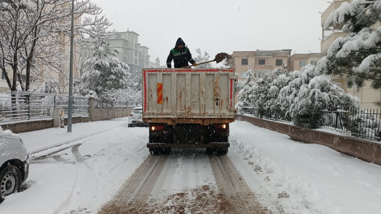 Onikişubat Belediyesi karla mücadelede teyakkuzda!