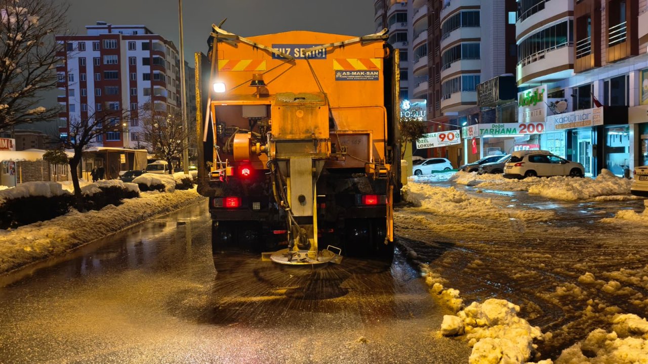 Şehir Merkezinde Arterler Ulaşıma Açık, Buzlanmaya Geçit Yok!