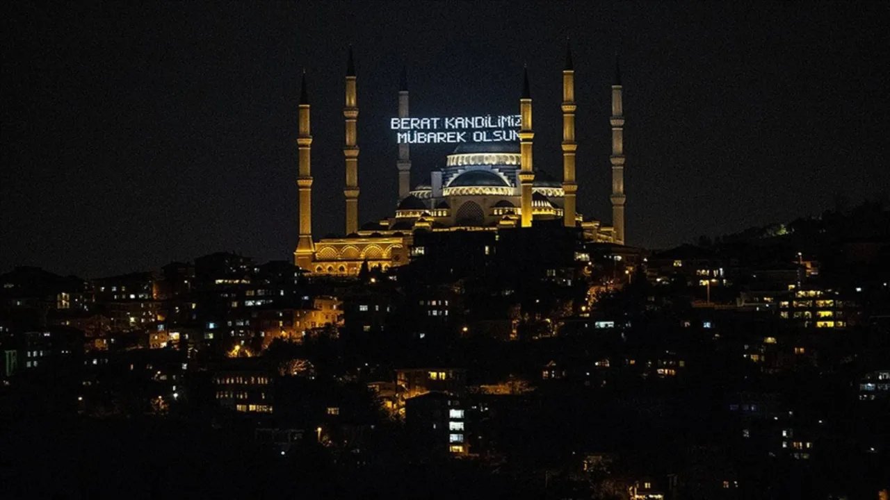 En güzel Berat Kandili mesajları! 'Hayırlı Kandiller' mesajları 2026