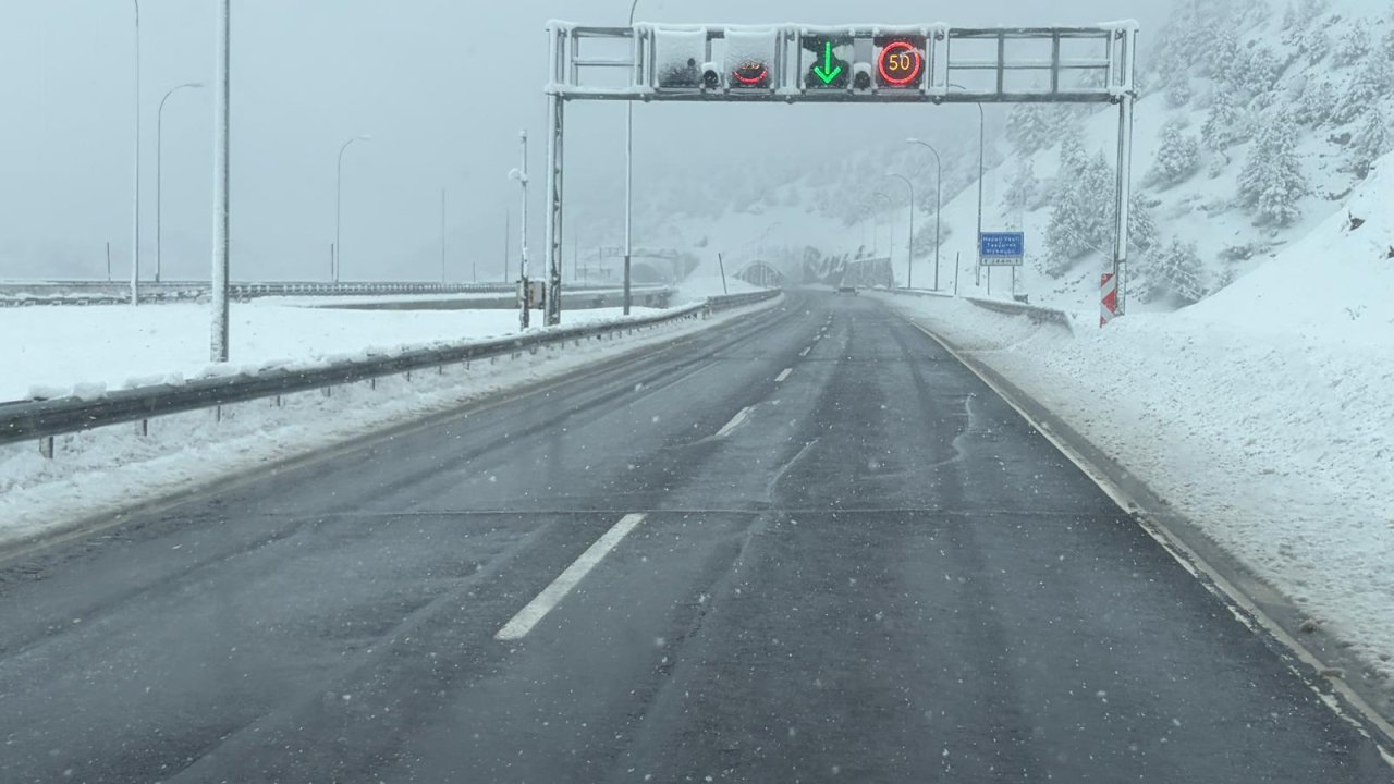 Kahramanmaraş–Göksun Yolunda Kar Yağışı Etkisini Sürdürüyor!