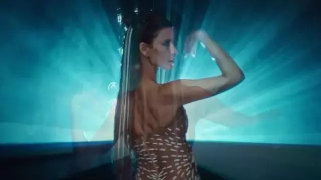 CapitaliZoo Beren Saat Şarkı Sözleri (Türkçe Çeviri) | Beren Saat Klip İzle