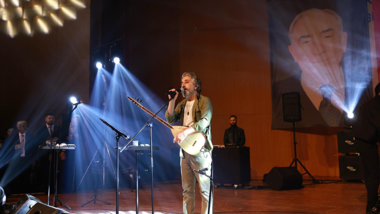 Kahramanmaraş’ta Kurtuluş Coşkusu Ali Kınık Konseriyle Taçlandı!