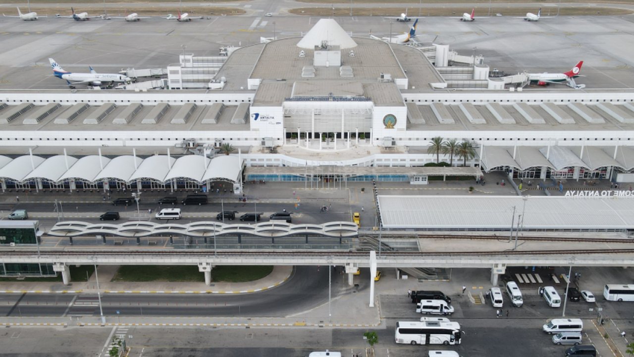Antalya’da Uçak mı Düştü? Hangi Firmaya Ait, Ölü ya da Yaralı Var mı?