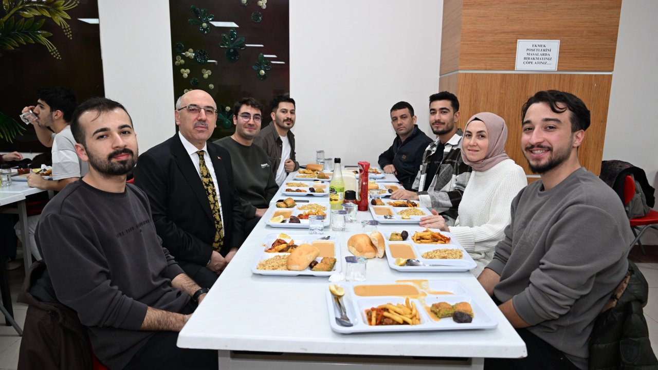 KSÜ Rektörü Ak, Öğrencilerle İftarda Buluştu!