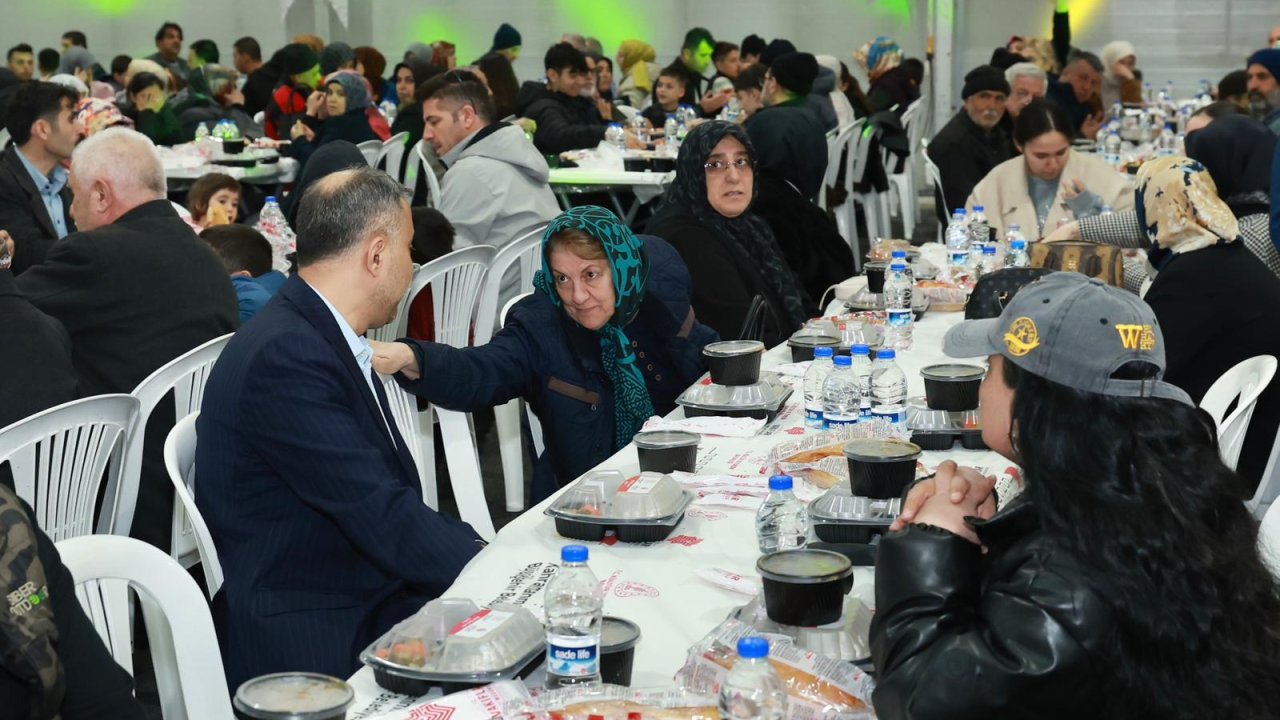 Başkan Toptaş, Ramazan’ın bereketini vatandaşlarla aynı sofrada paylaştı!