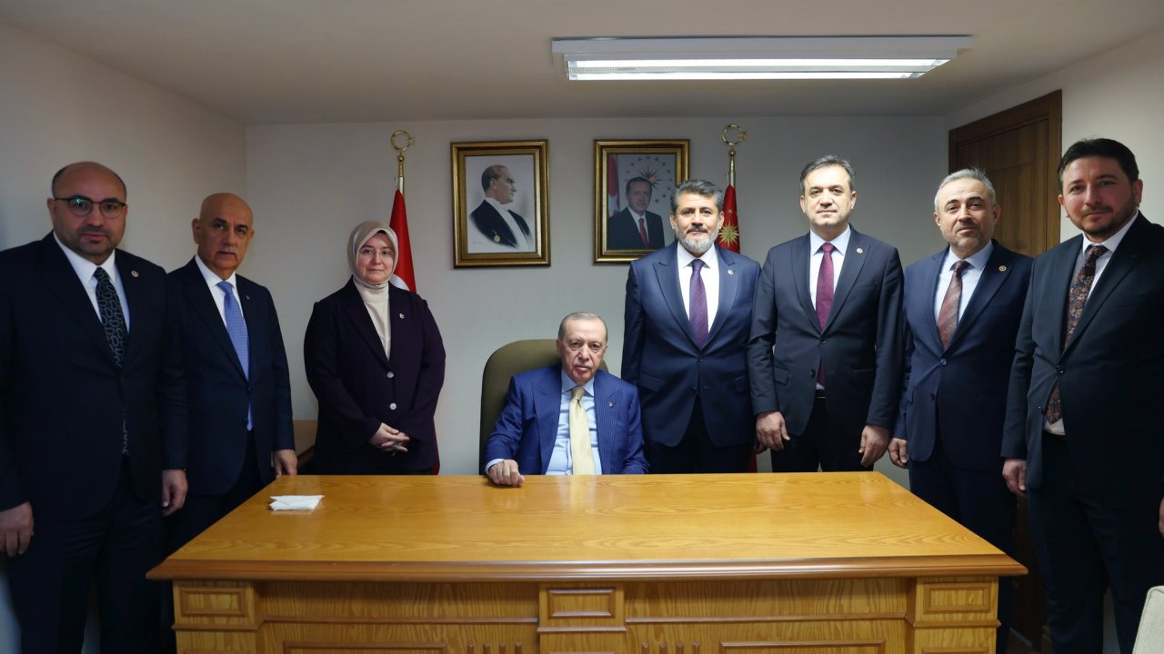 Kahramanmaraş Milletvekillerinden Cumhurbaşkanı Erdoğan’a Hediye: "Esselâm" İlk Baskısı Takdim Edildi!