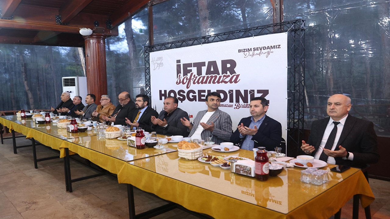 Başkan Akpınar, 105 Mahalle Muhtarıyla İftarda Buluştu!