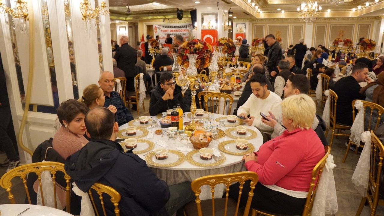 Maraşyurt Derneği 2 Bin Kişiyle Oruç Açtı!