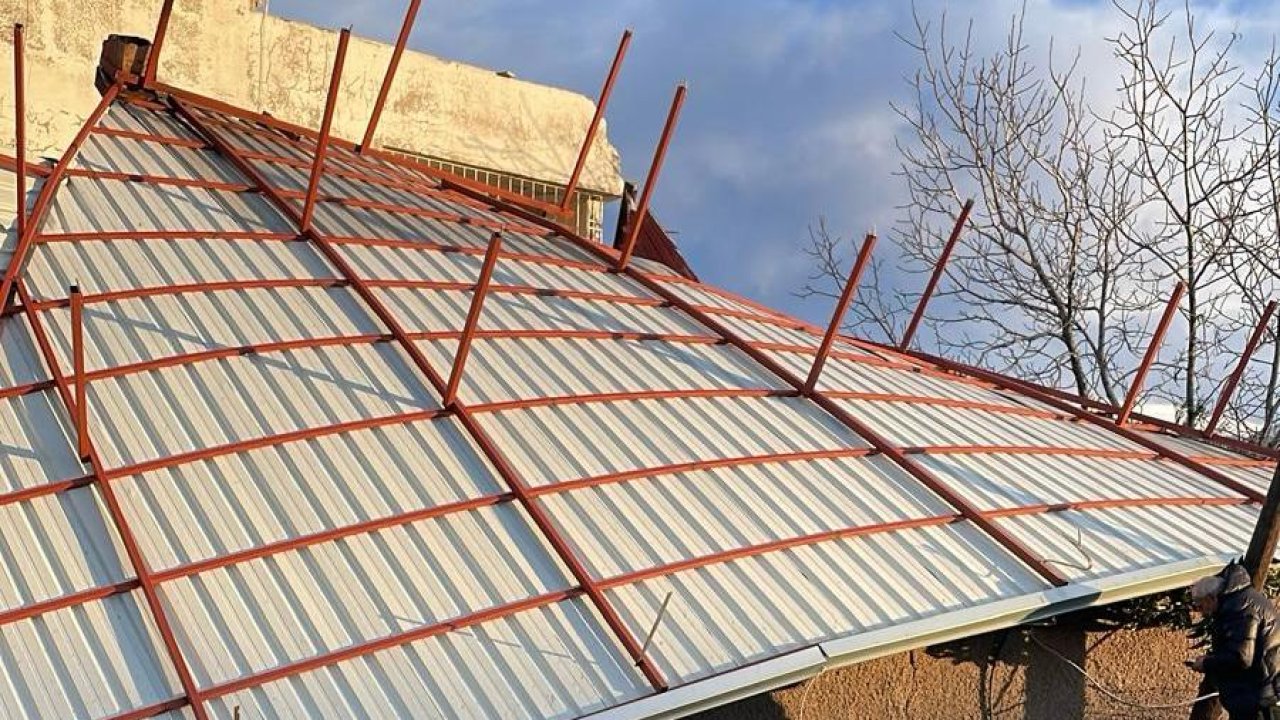 Kahramanmaraş’ta fırtına Çatıyı Uçurdu, Gerilim Hattı yandı!