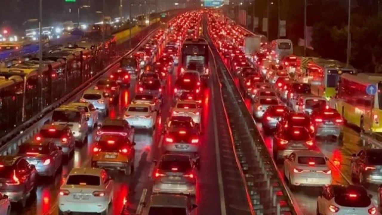 SON DAKİKA: İstanbul’da Trafik Durumu 27 Şubat Cuma — Hangi Yollarda Yoğunluk ve Kapalı Güzergâhlar