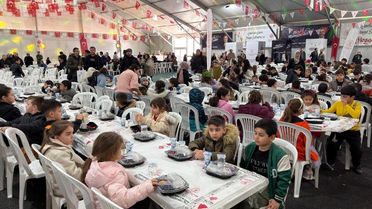 Ramazan’ın En Tatlı Sofrası Kuruldu, Çocuklar Tekne Orucuyla İftarını Açtı