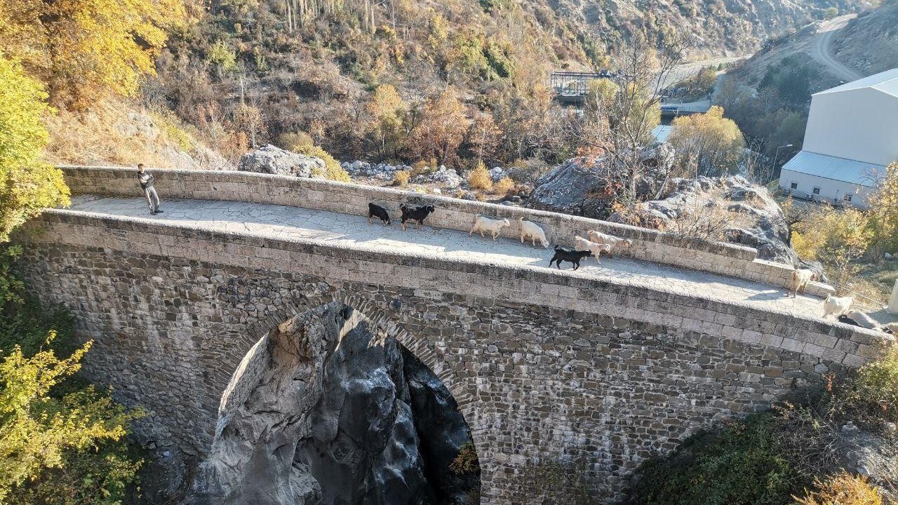 Kahramanmaraş’ta 15. Yüzyıldan Kalan Tarihi Köprü Depremlere Meydan Okudu!