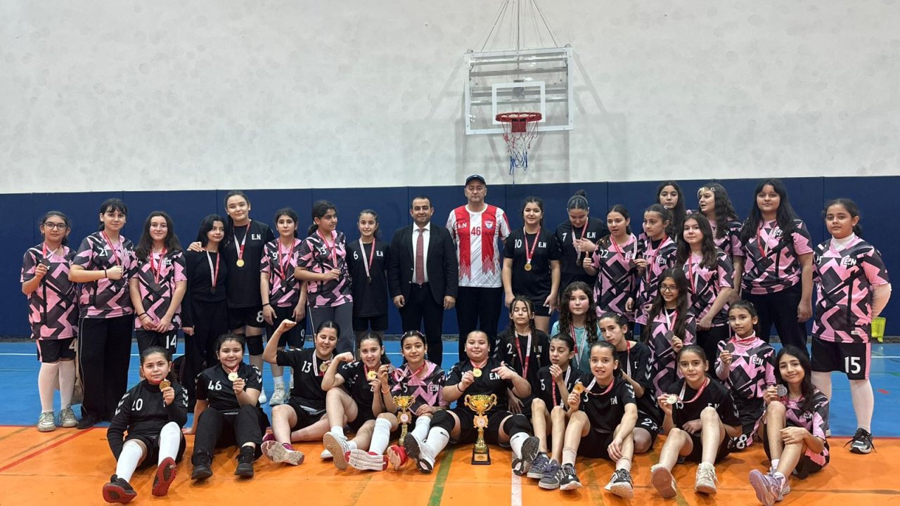 Kahramanmaraş’ta Hentbolda Çifte Başarı!