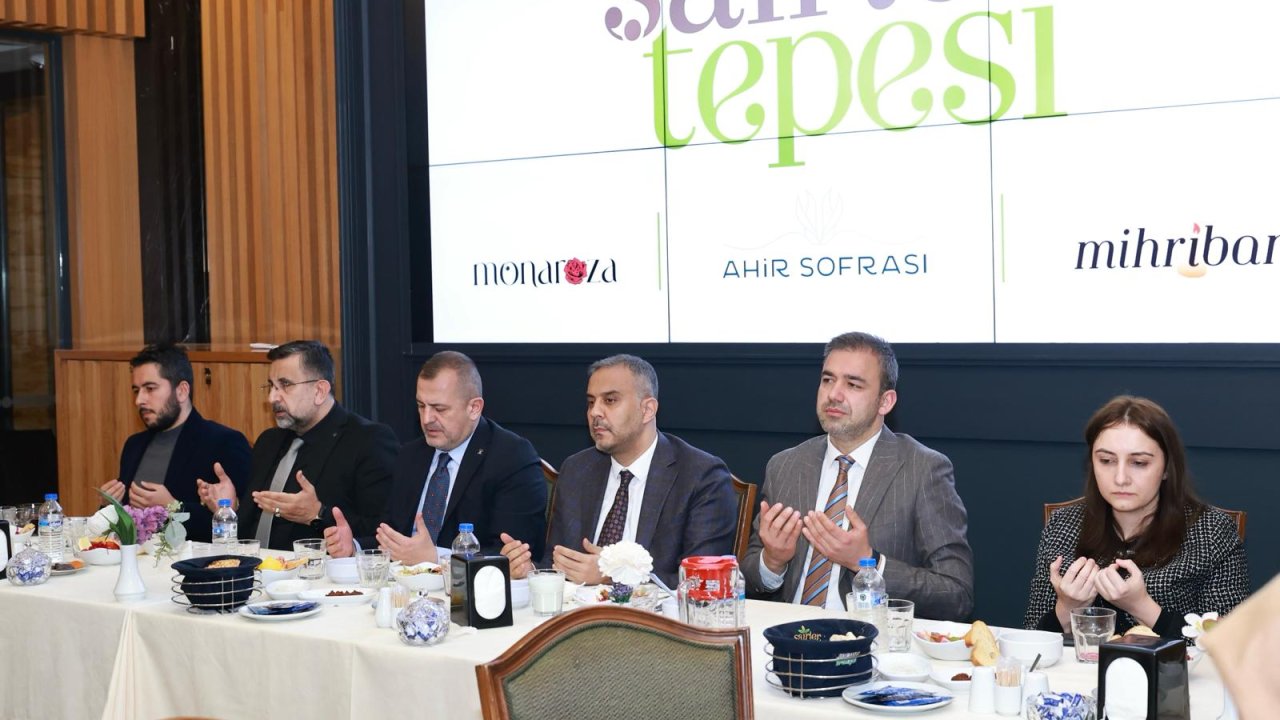 Başkan Toptaş, AK Parti Onikişubat teşkilatı ileiftar sofrasında buluştu!