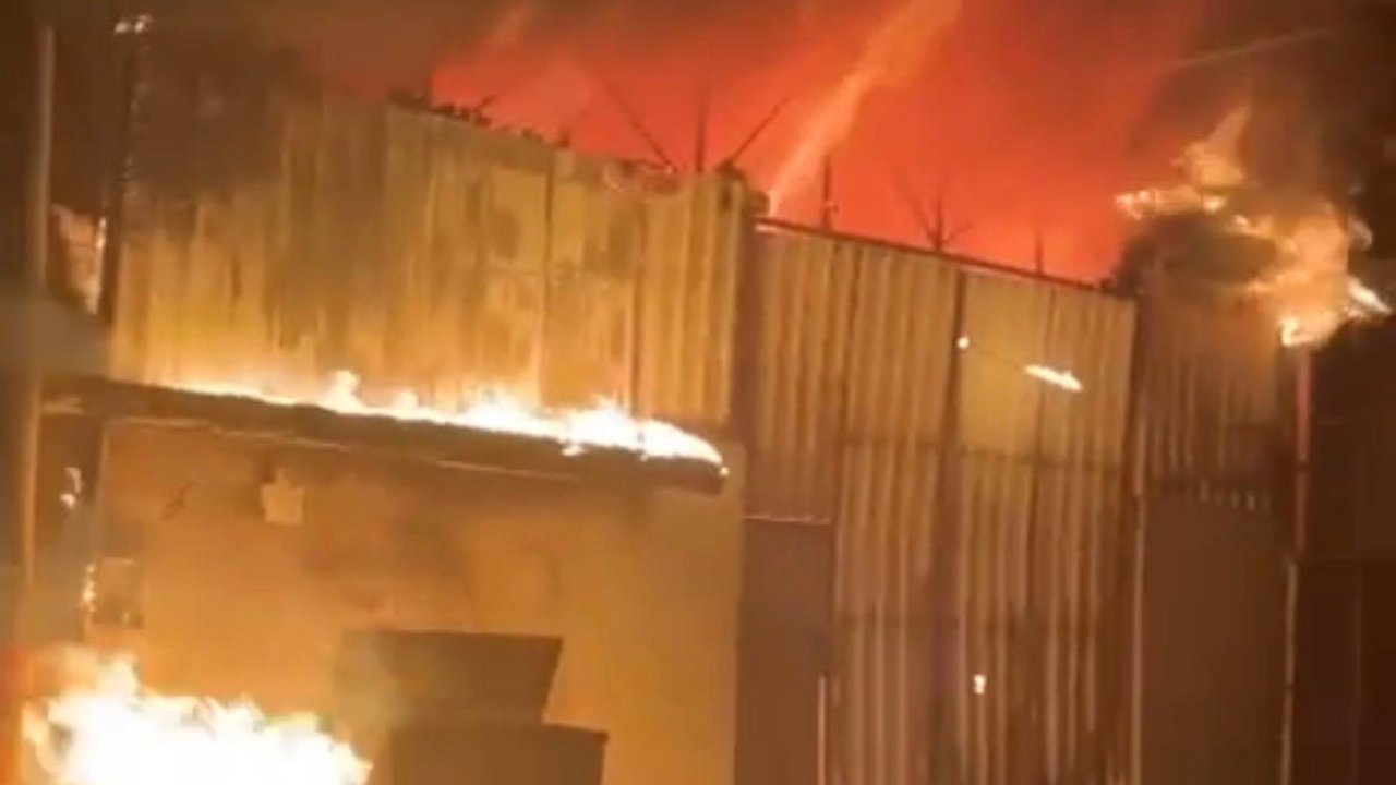 Kahramanmaraş’ta depo yangını!